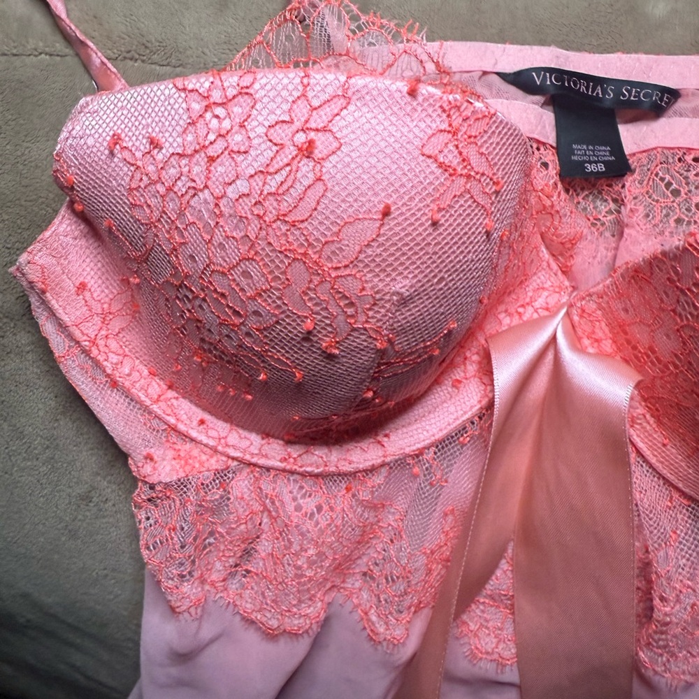 Elegant BubbleGum Pink Women’s Size 36B Victoria’s Secret Lace Babydoll Lingerie - Picture 3 of 11